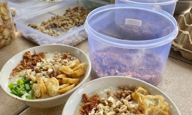 Bubur Ayam Bogor: Sarapan Hangat Rasa Khas Pandan Wangi