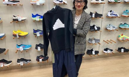 Gaya Athleisure ke Kantor: Santai, Stylish, dan Fungsional