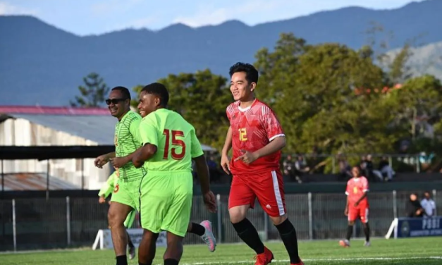 Gibran Rakabuming Awali Kunjungan Kerja di Wamena Sepak Bola