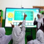 Pendidikan Sumatera Utara Lewat Ribuan Papan Tulis Digital