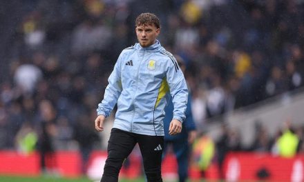 Aston Villa Batasi Pemain Muda Liverpool Kian Tidak Pasti