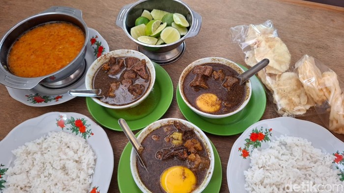 RM Pallubasa Serigala Asli Makassar Legendaris di Kelapa Gading