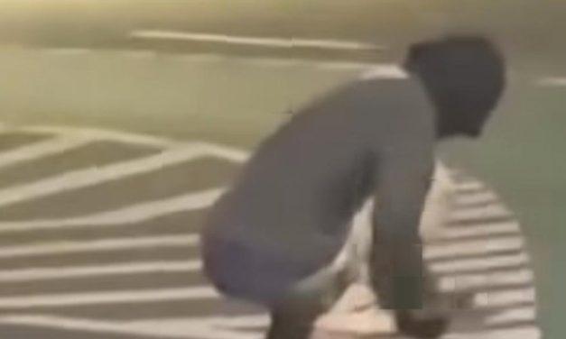 Aksi Pembongkaran Mata Kucing di Underpass Cawang