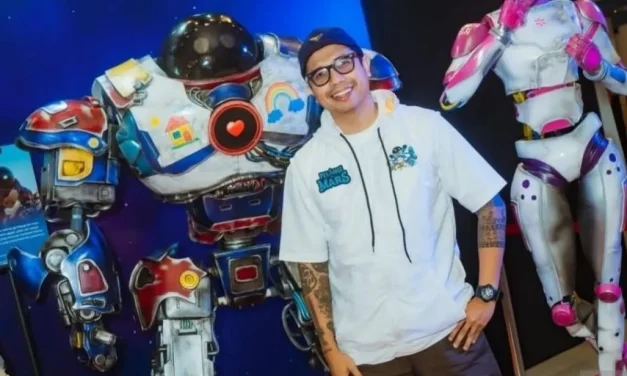 Peran Bimoky Karakter Robot Batik dalam Film Pelangi di Mars