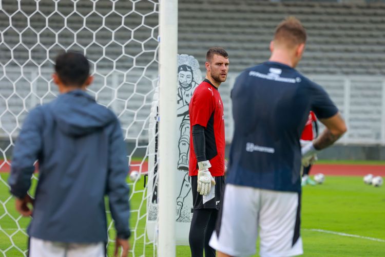 Maarten Paes Catat Clean Sheet Saat Ajax Imbang PEC Zwolle