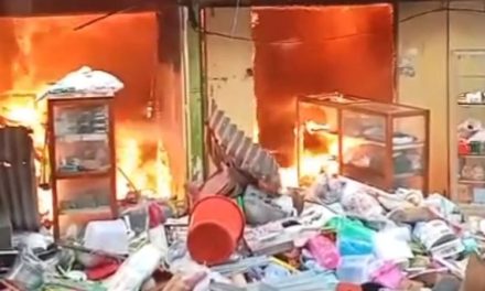 Delapan Ruko Hangus, Warga Petugas Berhasil Kendalikan Api