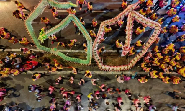 Prosesi Kuil Tradisional di Johor Bahru Tarian Liong dan Barongsai