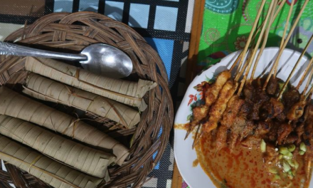 Sate Bulayak Lombok: Gurih Pedas yang Cocok Berbuka Puasa