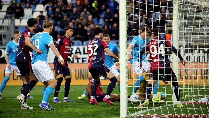 Analisis Kemenangan Napoli atas Cagliari: Efektivitas Strategi