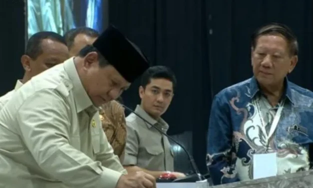 Strategi Indonesia Menghentikan Impor BBM: Transformasi Energi