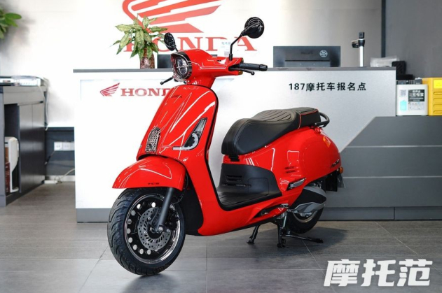 Honda NS150LA 2026 Resmi Meluncur: Skutik Retro Modern
