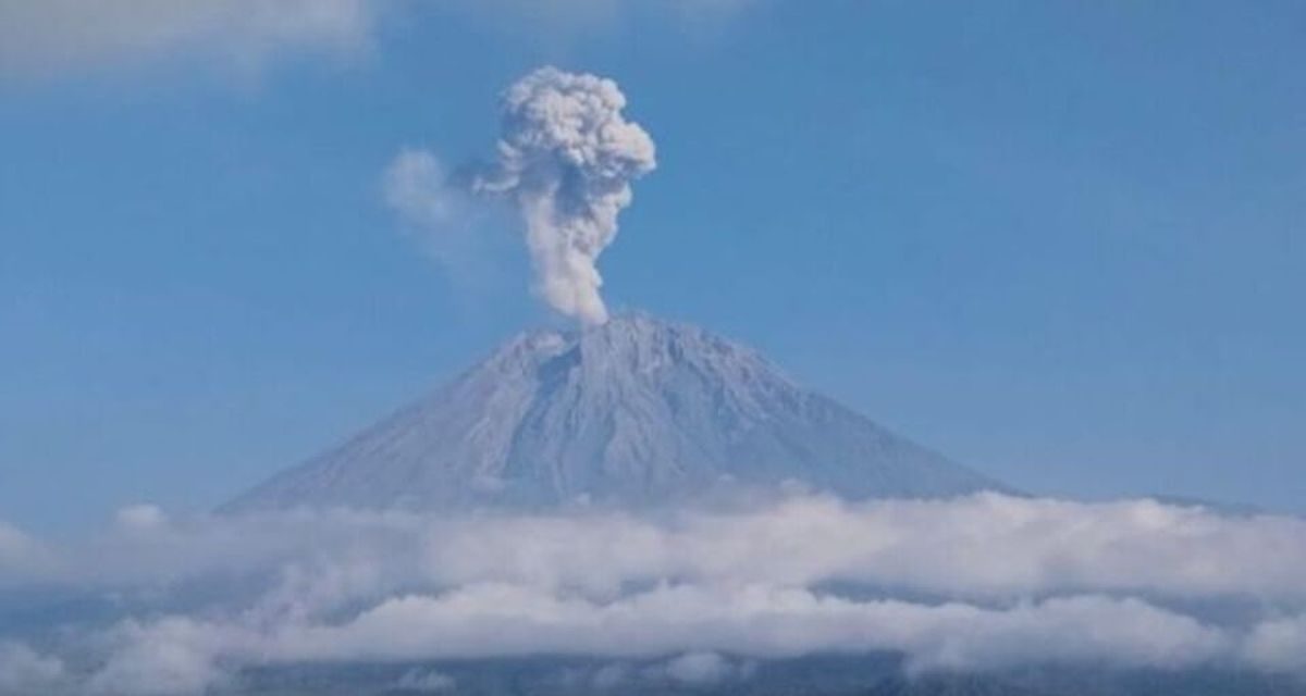 Semeru Erupsi 4 Kali, Warga Diminta Tingkatkan Kewaspadaan