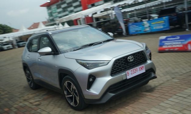 Cara Parkir Paralel Mobil Hybrid Toyota agar Tetap Bisa Didorong