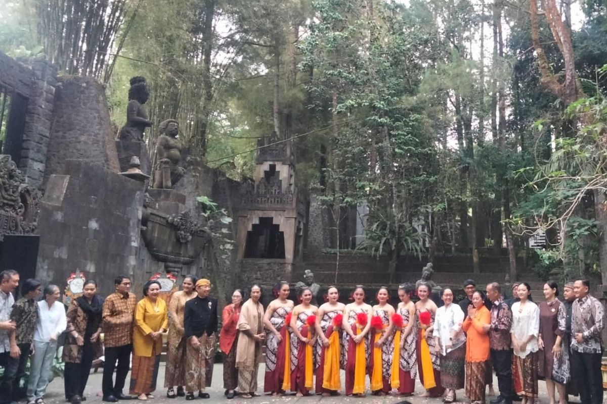 Tari Bedhaya Ullen Sentalu