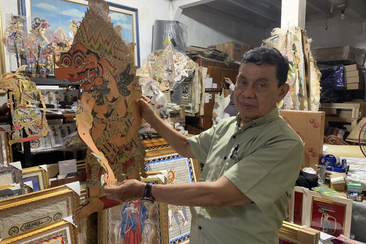 Pengrajin Wayang Kulit Soemarno